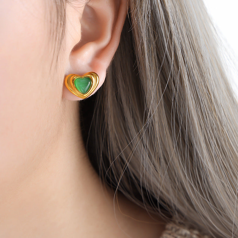 18K vergoldetes Halsketten-Ohrring-Set in Herzform mit eingelegtem Edelstein-Design