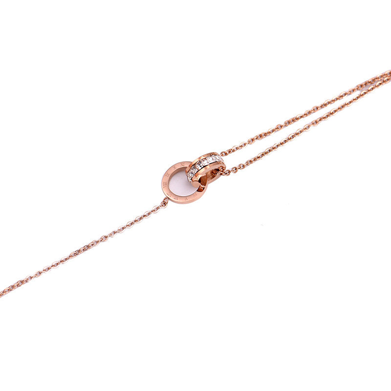 Exquisites und luxuriöses Fußkettchen aus Titanstahl mit Doppelring aus Roségold mit eingelegten römischen Ziffern und weißen Diamanten