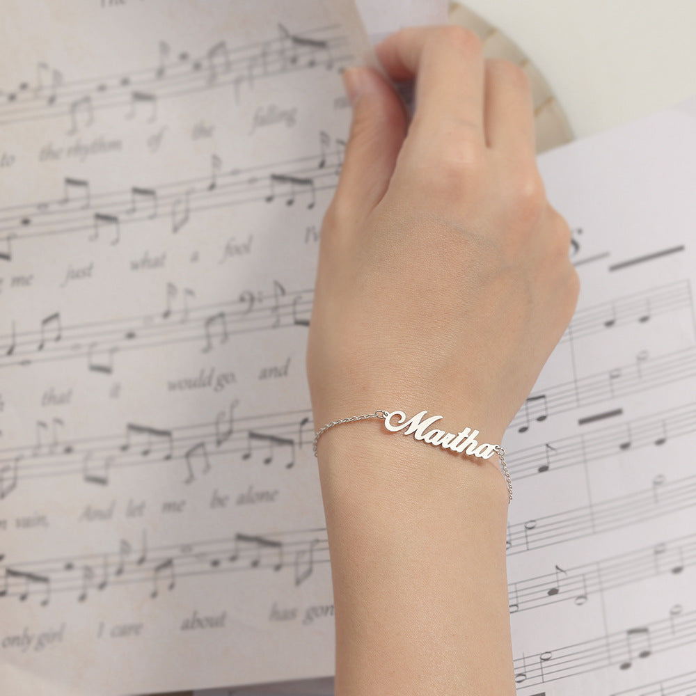 Luxuriöses, anpassbares einfaches Armband im Namensdesign