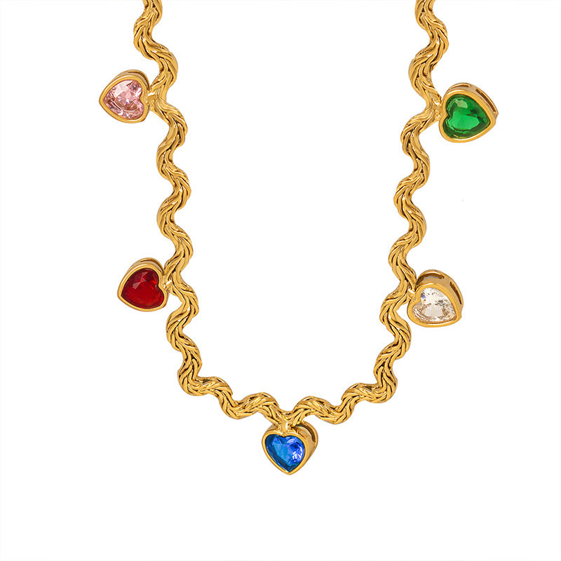 Trendige, personalisierte Wellenkette aus 18-Karat vergoldetem Edelstahl mit vielseitigen herzförmigen, eingelegten, farbenfrohen Edelsteinen