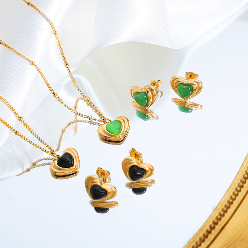 18K vergoldetes Halsketten-Ohrring-Set in Herzform mit eingelegtem Edelstein-Design