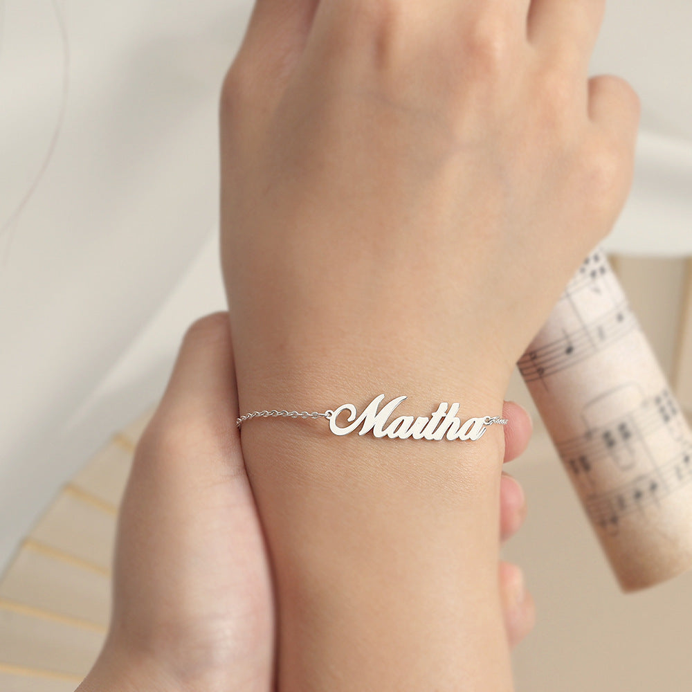 Luxuriöses, anpassbares einfaches Armband im Namensdesign