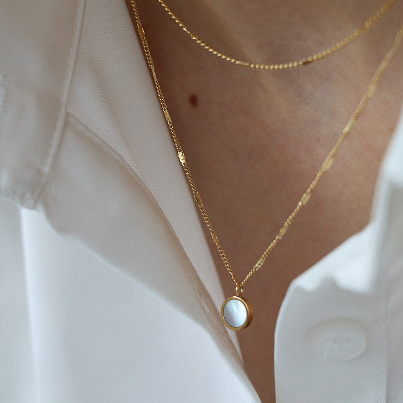 Luxuriöse, vielseitige Halskette aus 18-Karat vergoldetem Edelstahl, hellem, rundem, eingelegtem Edelstein mit doppellagigem Stapeldesign