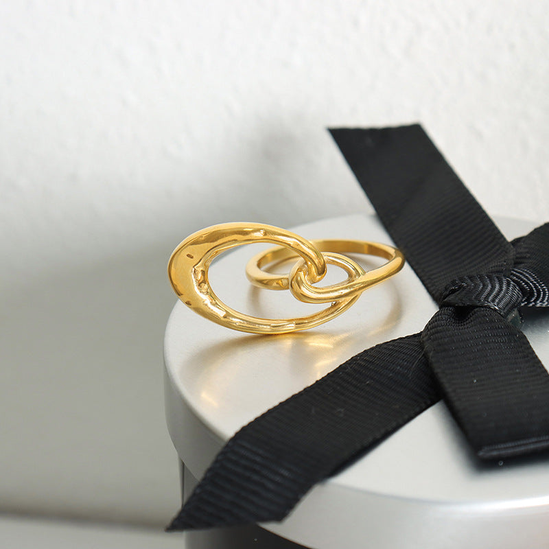 Minimalistischer, modischer, geometrischer, ovaler, speziell geformter Nahtdesign-Ring aus 18-Karat vergoldetem Edelstahl