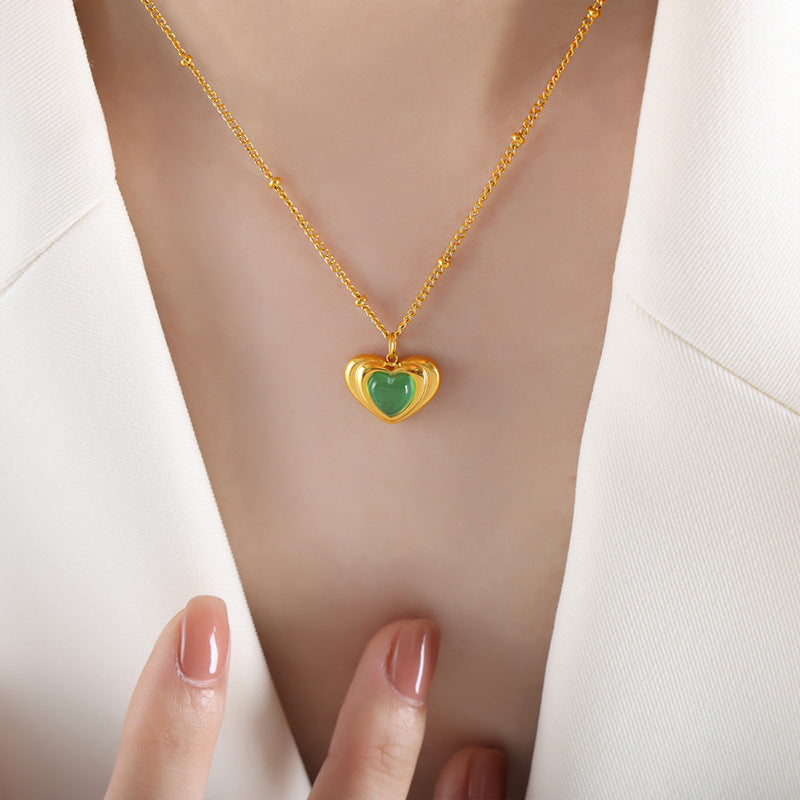 18K vergoldetes Halsketten-Ohrring-Set in Herzform mit eingelegtem Edelstein-Design