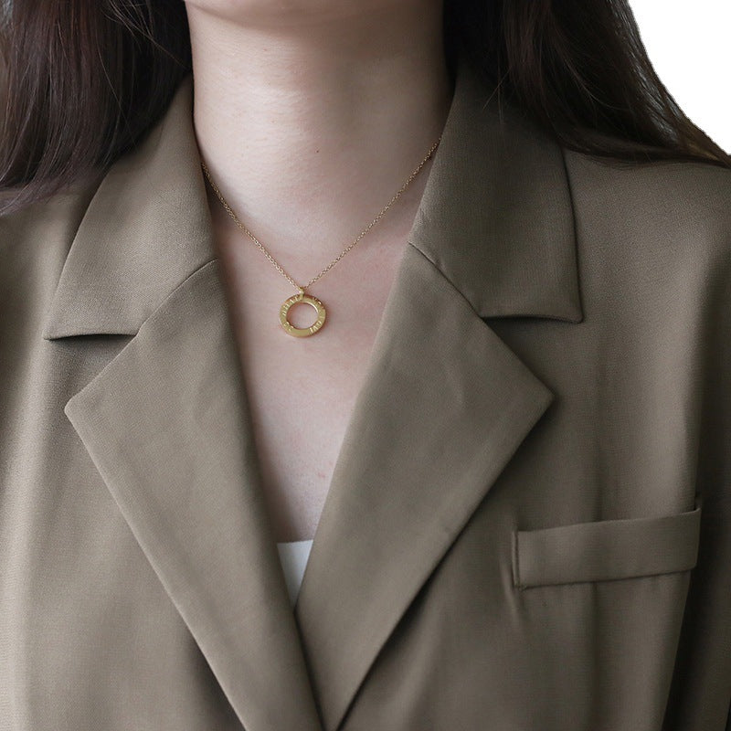 Klassischer Vintage-Halskettenring mit anpassbarem Namensdesign und leichtem Luxus-Stil