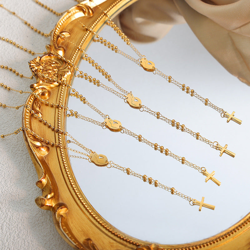 Modische Halskette aus 18-Karat vergoldetem Edelstahl mit Porträt einer Frau und Kreuz-Quasten-Design