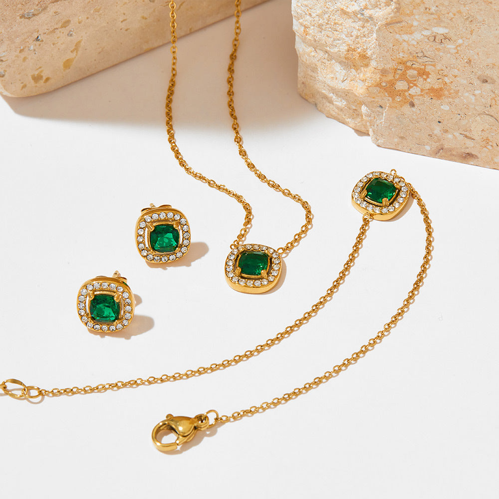 Halskette mit Anhänger aus 18-Karat vergoldetem Edelstahl im Retro-Stil mit eingelegtem Zirkon-Design