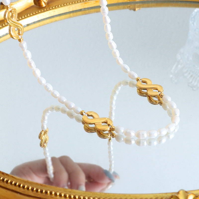 Klassische Modeperlen-Halskette aus 18-Karat vergoldetem Edelstahl mit der Nummer „8“.