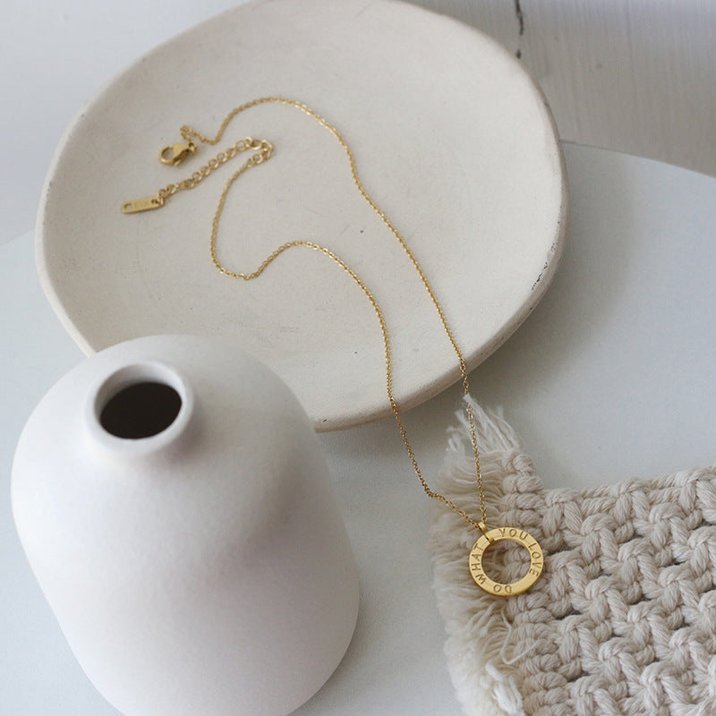 Klassischer Vintage-Halskettenring mit anpassbarem Namensdesign und leichtem Luxus-Stil