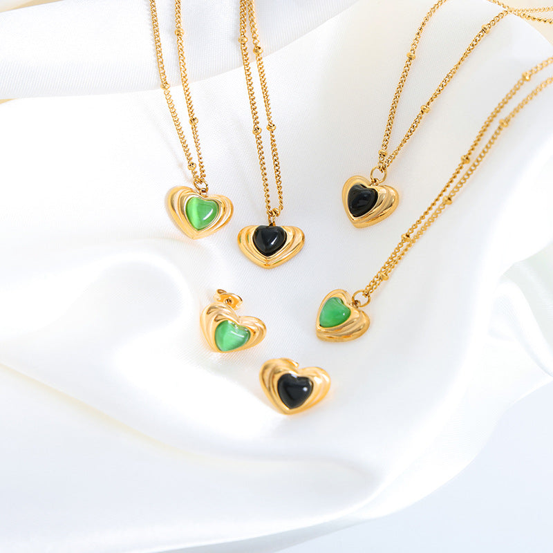 18K vergoldetes Halsketten-Ohrring-Set in Herzform mit eingelegtem Edelstein-Design