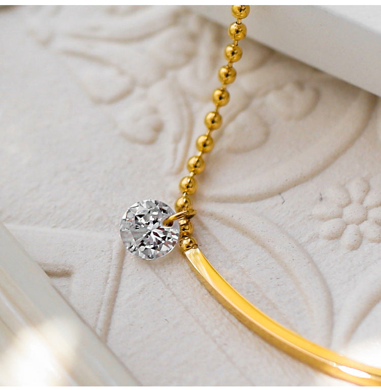 Vielseitiges Fußkettchen aus 18-Karat vergoldetem Edelstahl mit schlichtem Smile-Design und eingelegtem Zirkon