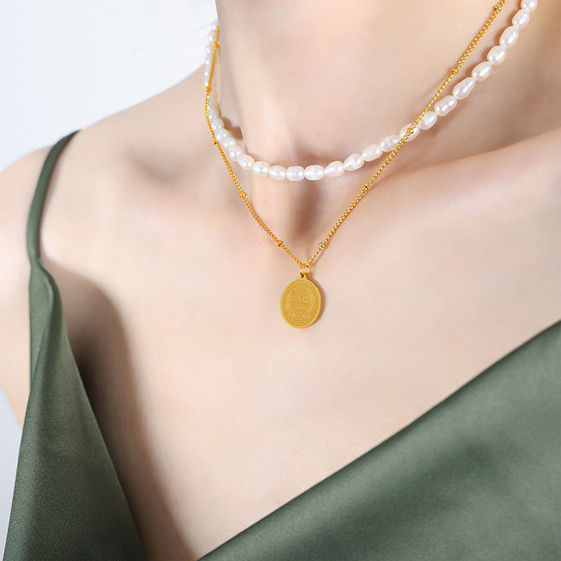 Exquisites und edles Medaillon-Porträt aus 18 Karat vergoldetem Edelstahl mit Halskette im Doppelschicht-Stapeldesign mit Perlen