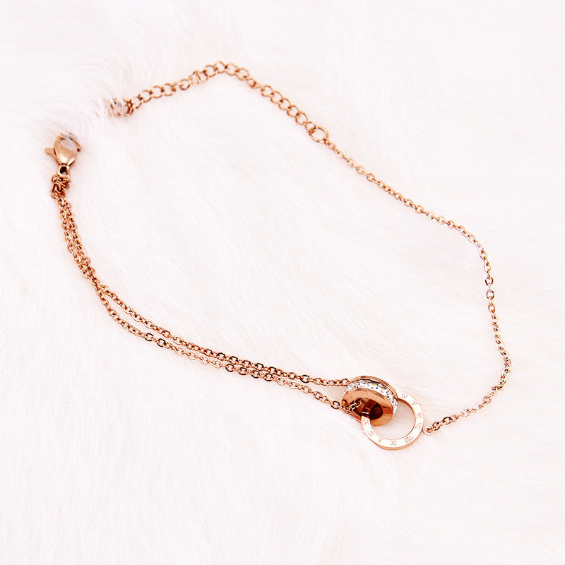 Exquisites und luxuriöses Fußkettchen aus Titanstahl mit Doppelring aus Roségold mit eingelegten römischen Ziffern und weißen Diamanten
