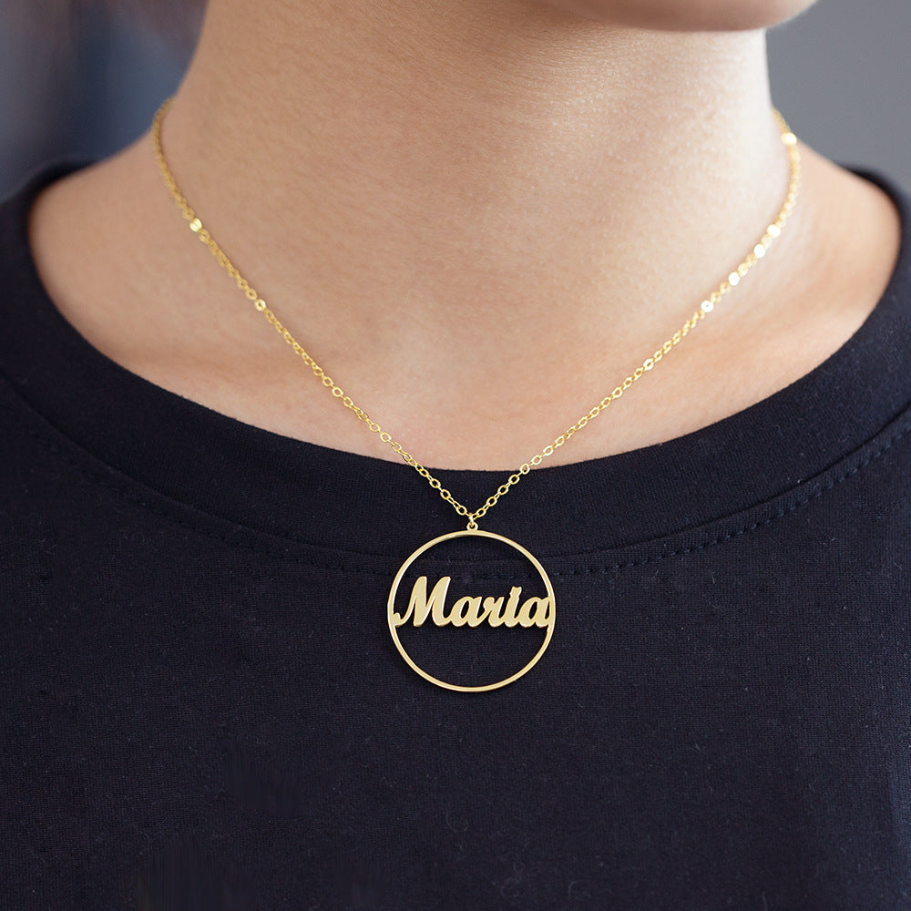 Halskette mit Anhänger aus 18 Karat vergoldetem Edelstahl, mit anpassbares Namensdesign.