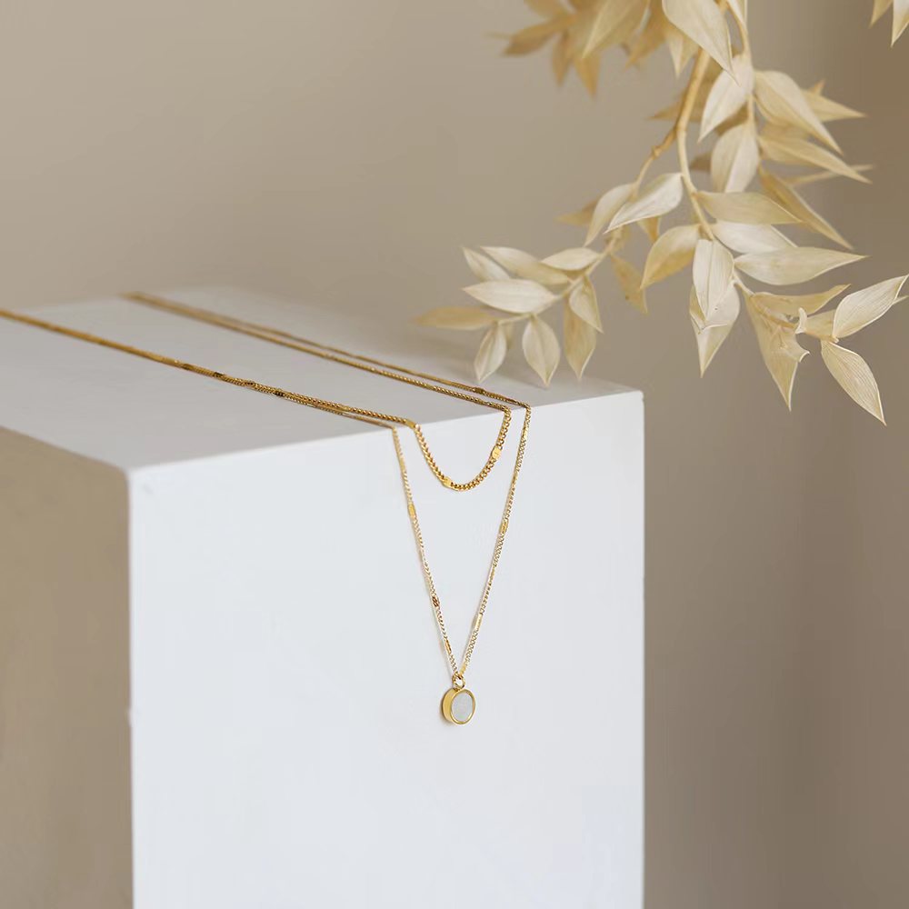 Luxuriöse, vielseitige Halskette aus 18-Karat vergoldetem Edelstahl, hellem, rundem, eingelegtem Edelstein mit doppellagigem Stapeldesign