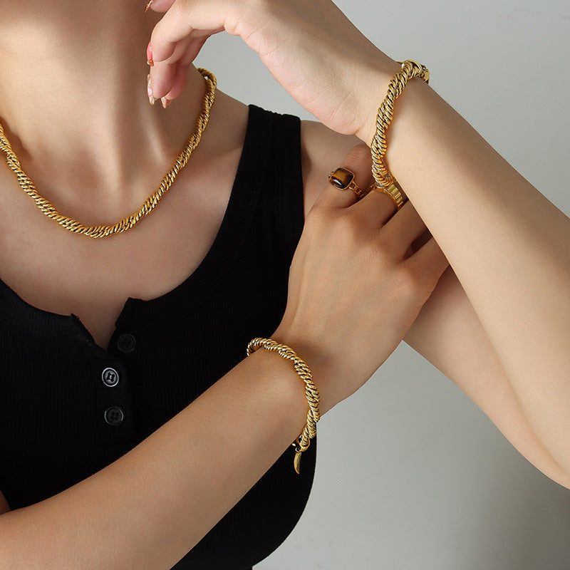 Modische einfache Halskette und Armband im Twist Chain Design
