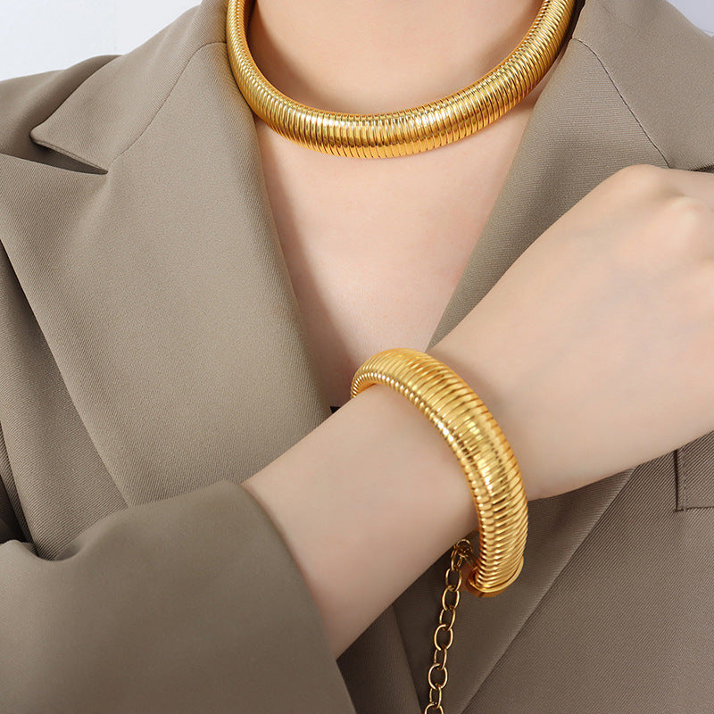 Set aus Halskette und Armband aus 18-Karat vergoldetem Edelstahl mit modischem Fadendesign im Hip-Hop-Stil