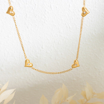 Klassisches Mode-Set aus 18-karätigem vergoldetem Edelstahl mit Herz-Intarsien und Zirkon-Design, Armband, Halskette und Ohrringen