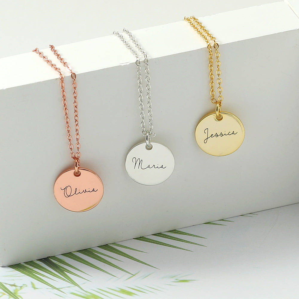 Exquisiter runder Anhänger, einfache Halskette mit Namensdesign