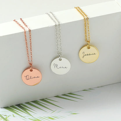 Exquisiter runder Anhänger, einfache Halskette mit Namensdesign